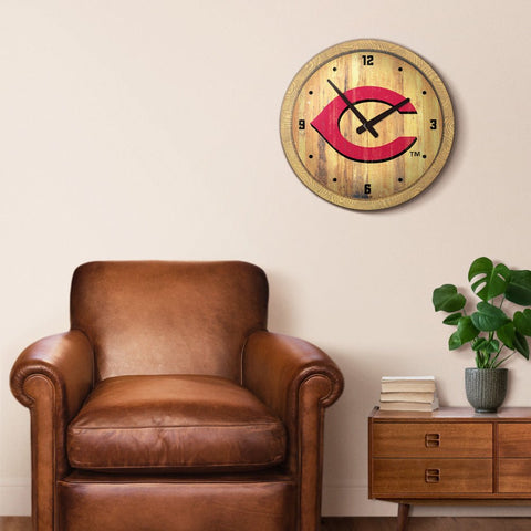 Cincinnati Reds: Logo - Weathered 