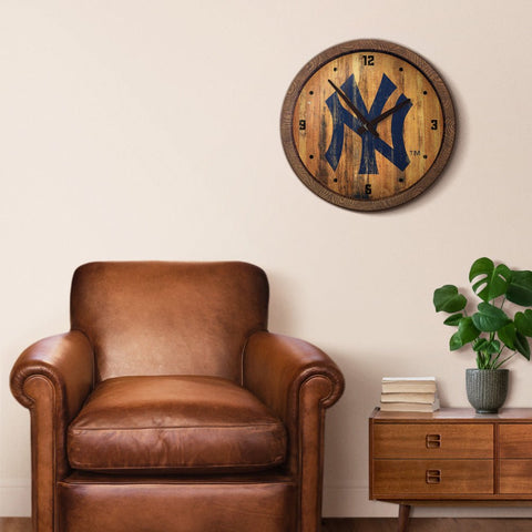 New York Yankees: Logo - Weathered 